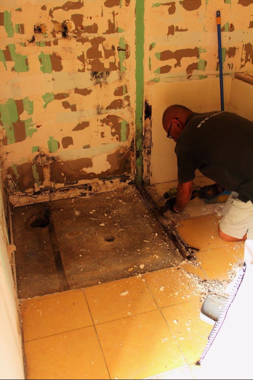 The shower cabinet is out