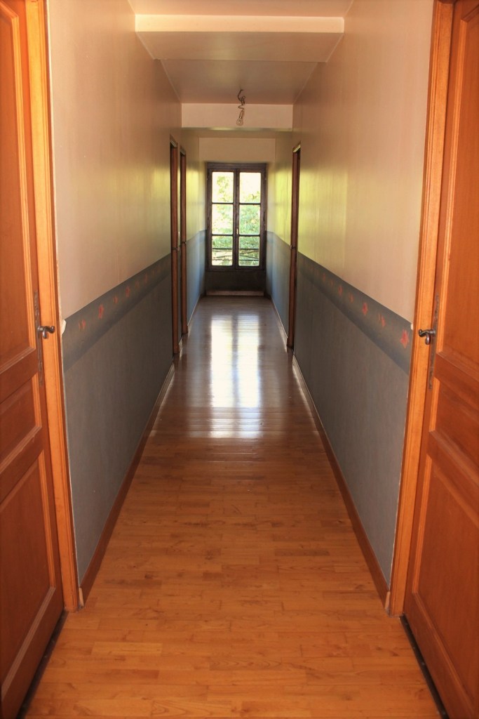 Photo of the corridor before  renovation